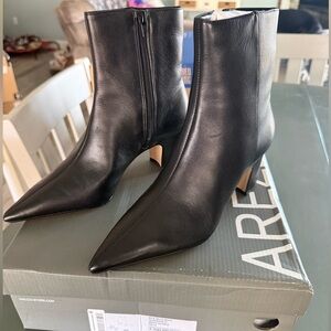 Arezzo Bota Salto Medio Brazilian leather black heeled bootie size 6